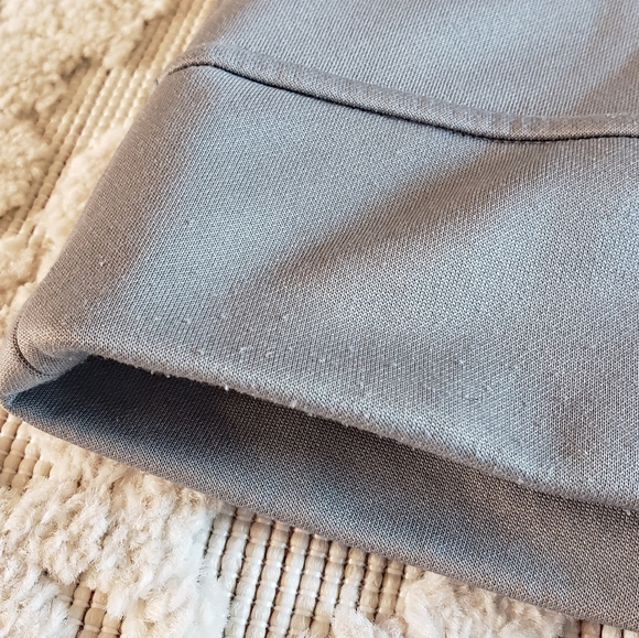 Patagonia full zip up grey hoodie, tech fleece material - Picture 4 of 8